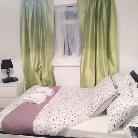 Abbey Wood Station Five Bedroom Self Contained House Extérieur photo