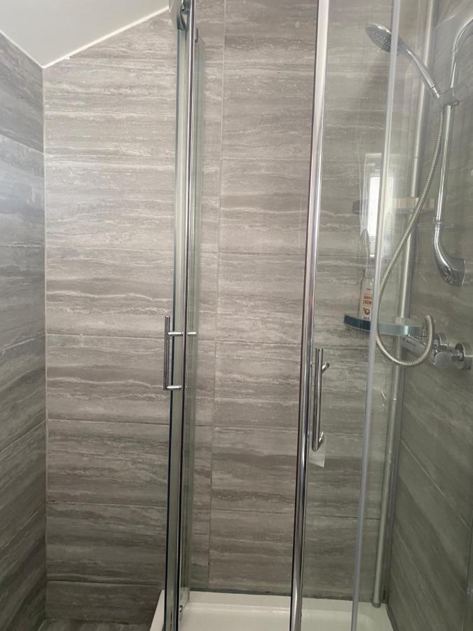 Abbey Wood Station Five Bedroom Self Contained House Extérieur photo