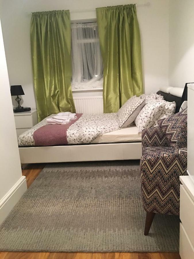 Abbey Wood Station Five Bedroom Self Contained House Extérieur photo