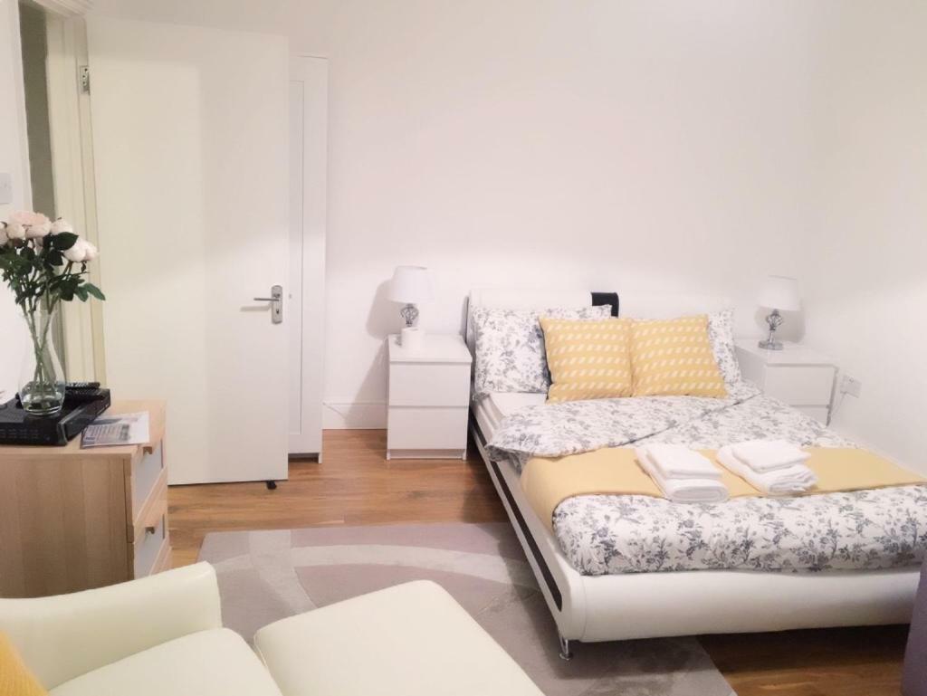 Abbey Wood Station Five Bedroom Self Contained House Extérieur photo