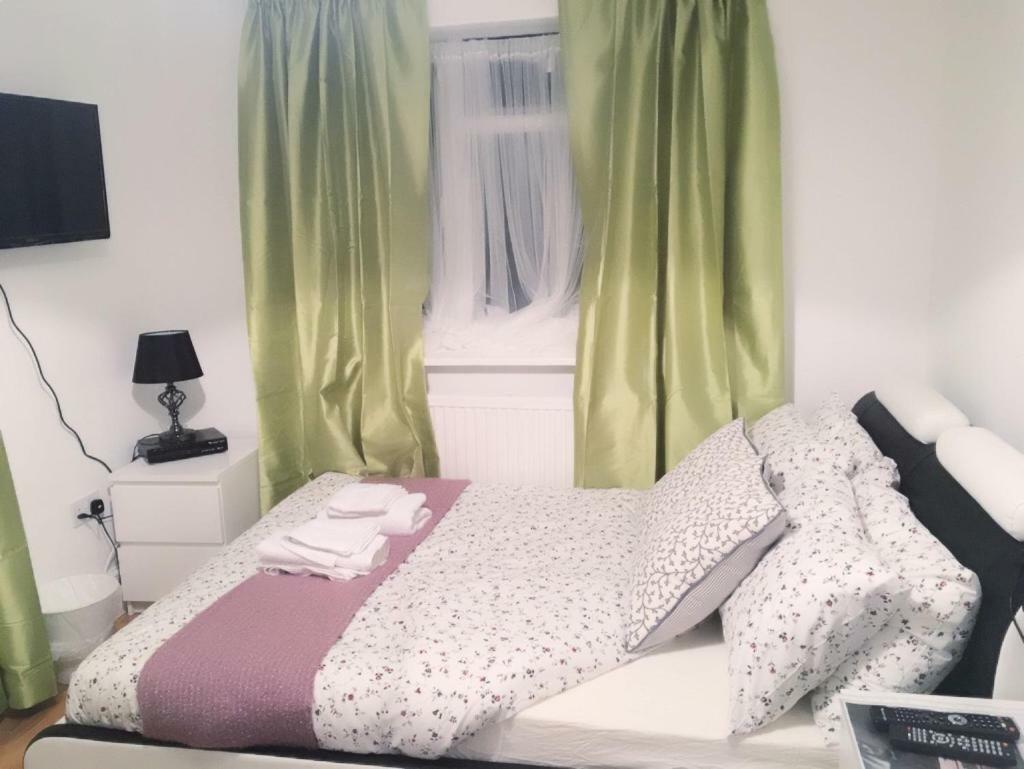 Abbey Wood Station Five Bedroom Self Contained House Extérieur photo